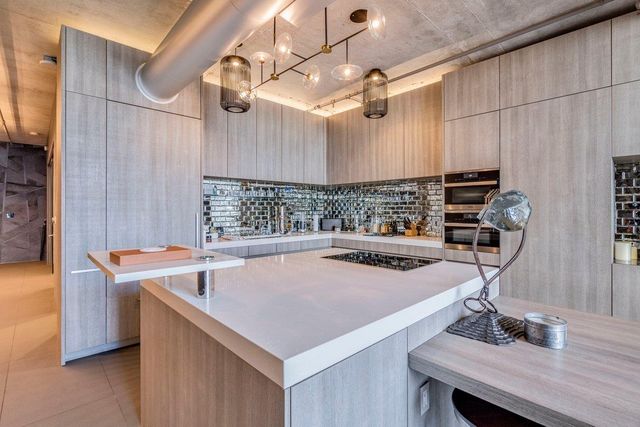 800 W 5th ST 1105, Austin, TX 78703