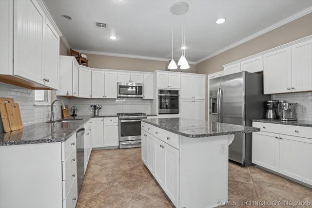 10009 S 100th East Place, Tulsa, OK 74133