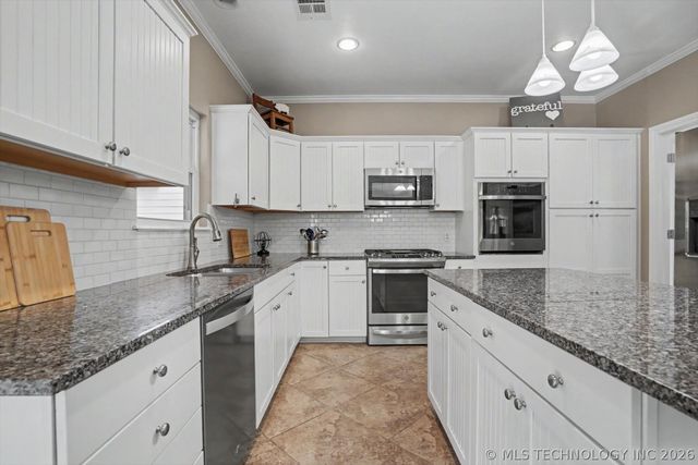 10009 S 100th East Place, Tulsa, OK 74133