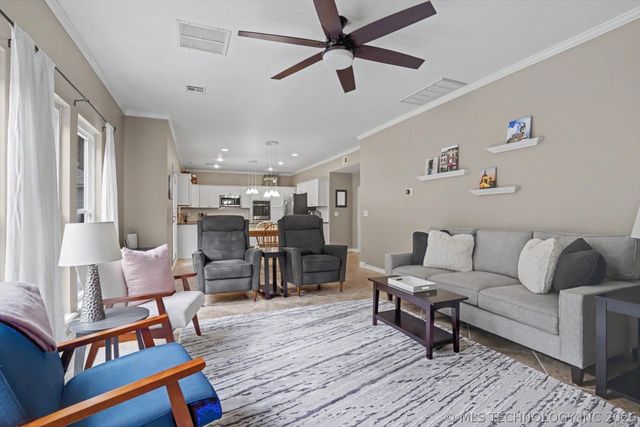10009 S 100th East Place, Tulsa, OK 74133