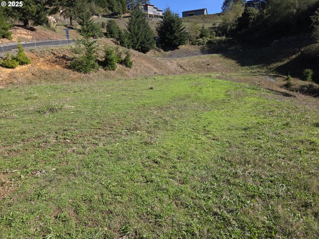 7771 ZOE Dr, Brookings, OR 97415