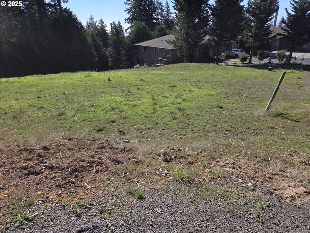 7771 ZOE Dr, Brookings, OR 97415