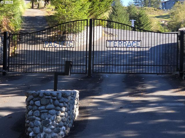 7771 ZOE Dr, Brookings, OR 97415