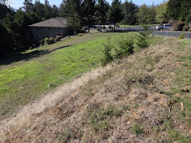 7771 ZOE Dr, Brookings, OR 97415