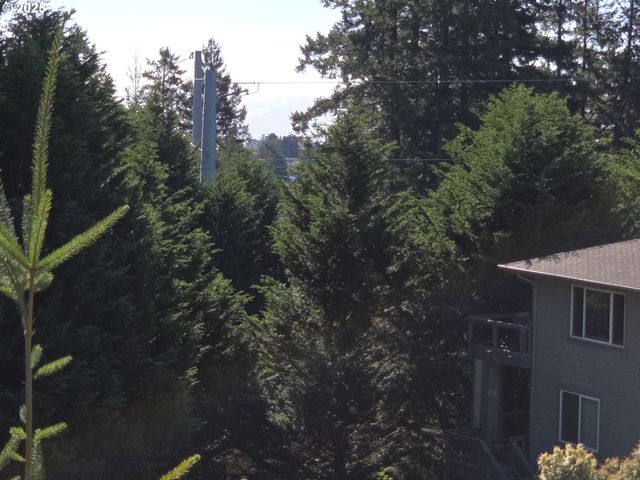 7771 ZOE Dr, Brookings, OR 97415