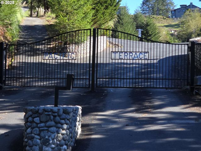 7771 ZOE Dr, Brookings, OR 97415