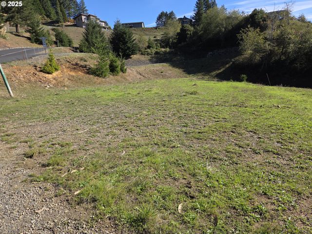 7771 ZOE Dr, Brookings, OR 97415