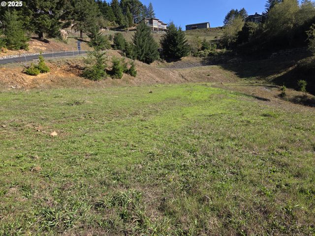 7771 ZOE Dr, Brookings, OR 97415