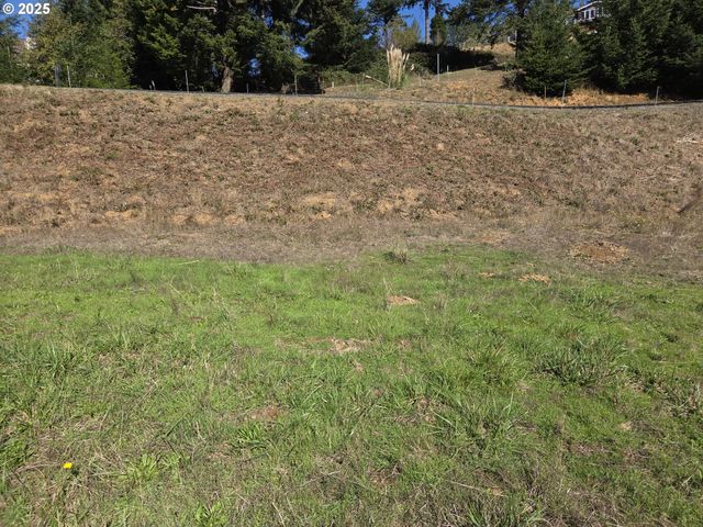 7771 ZOE Dr, Brookings, OR 97415