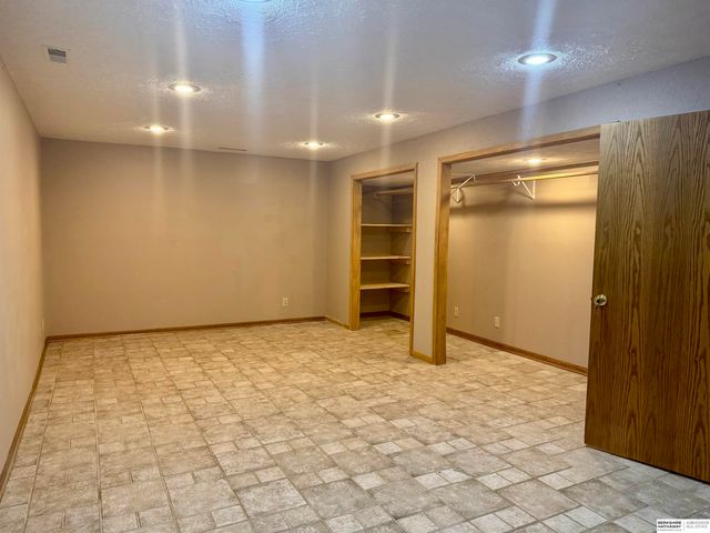 2604 Kimberly Drive, Omaha, NE 68134