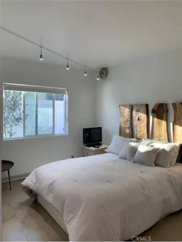 24131 Kittridge, West Hills, CA 91307