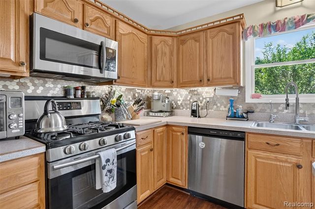310 Browning Drive, Howell, MI 48843