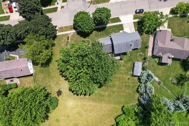 310 Browning Drive, Howell, MI 48843