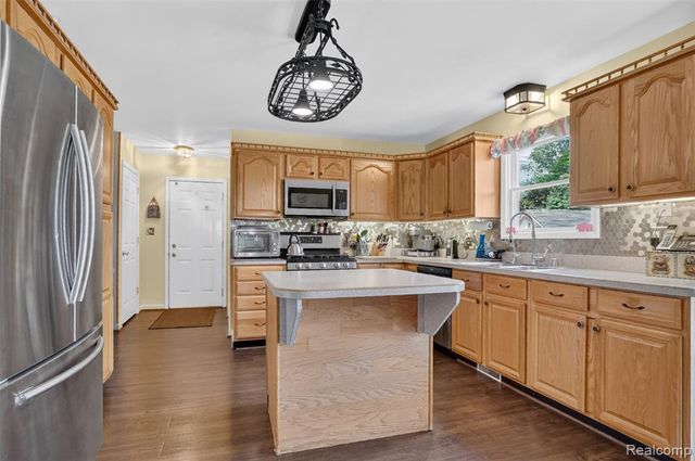 310 Browning Drive, Howell, MI 48843
