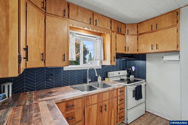 216 E Main St, Sublimity, OR 97385