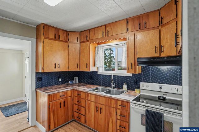 216 E Main St, Sublimity, OR 97385