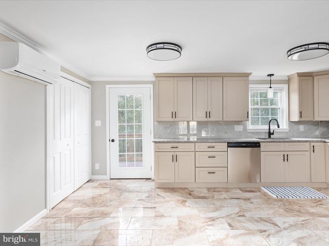 210 ZEIGER DR, Winchester, VA 22602