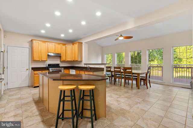 41 WATERFORD DR, Bordentown, NJ 08505