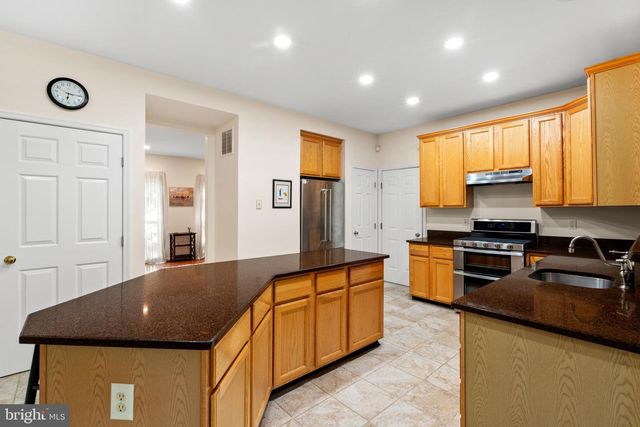 41 WATERFORD DR, Bordentown, NJ 08505