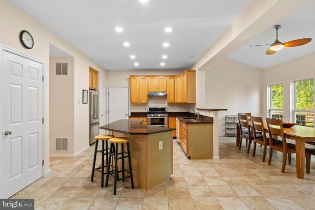 41 WATERFORD DR, Bordentown, NJ 08505