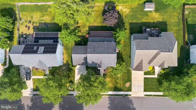 41 WATERFORD DR, Bordentown, NJ 08505
