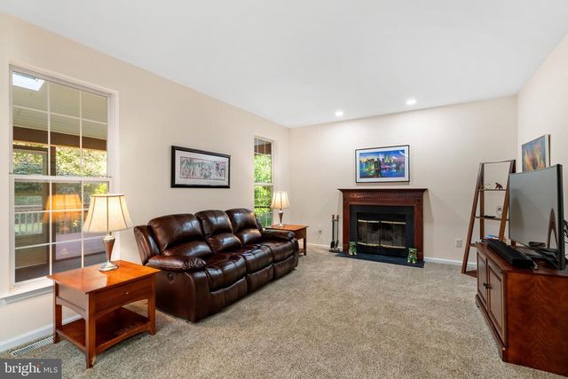 41 WATERFORD DR, Bordentown, NJ 08505