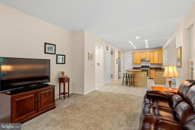 41 WATERFORD DR, Bordentown, NJ 08505