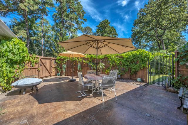 541 Natchez Park, Conroe, TX 77302