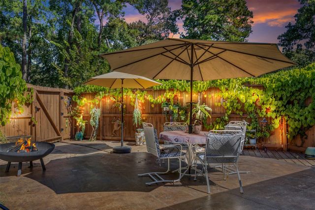 541 Natchez Park, Conroe, TX 77302