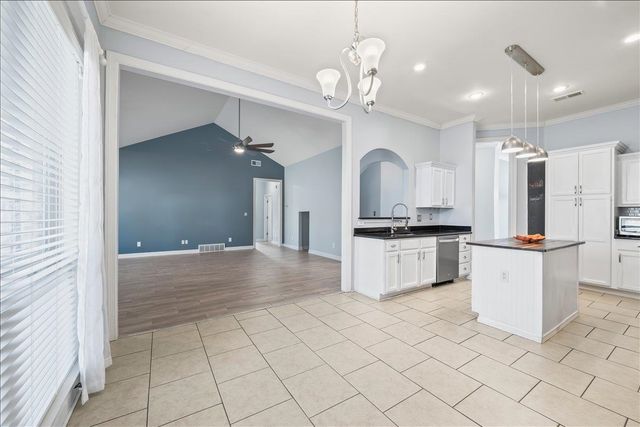 10076 SHELBY MEADOWS LN, Unincorporated, TN 38002