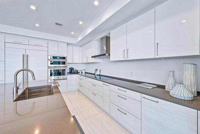 3 Water Club Way 1002, North Palm Beach, FL 33408