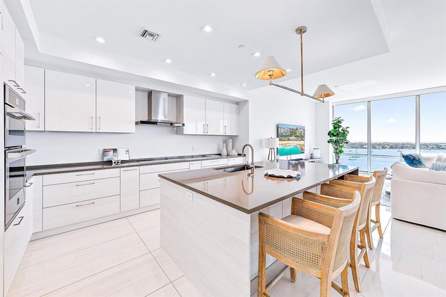 3 Water Club Way 1002, North Palm Beach, FL 33408
