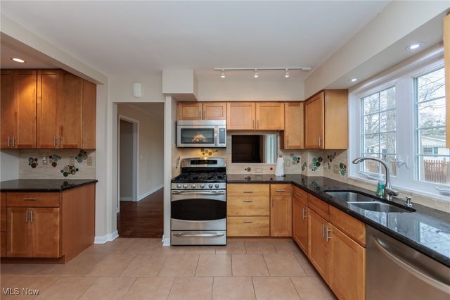 749 Lindenwood Lane, Medina, OH 44256