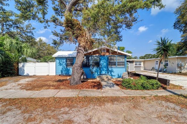 520 4TH STREET NW, Largo, FL 33770