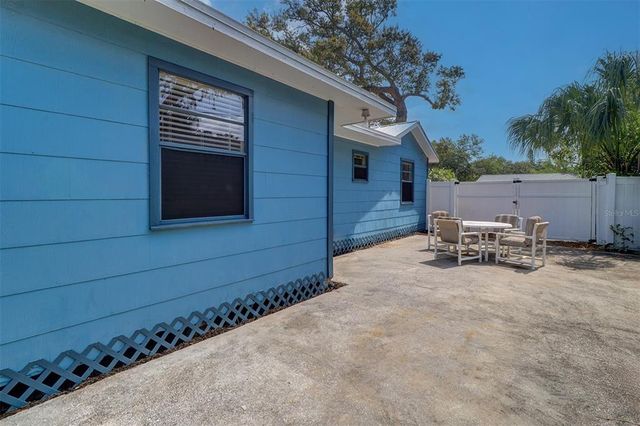 520 4TH STREET NW, Largo, FL 33770