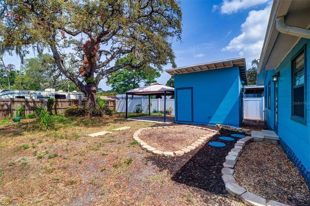 520 4TH STREET NW, Largo, FL 33770