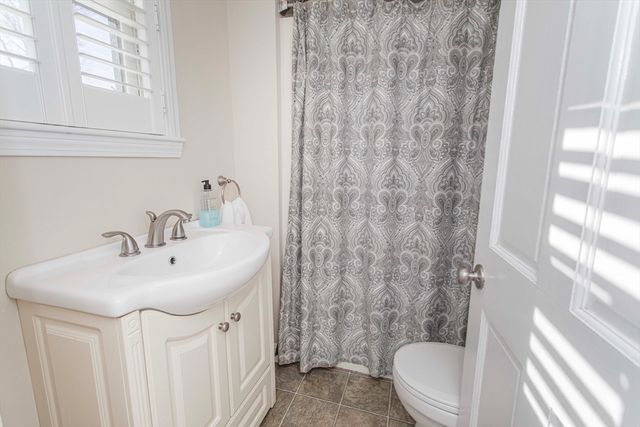 854 Brockton Ave, Abington, MA 02351