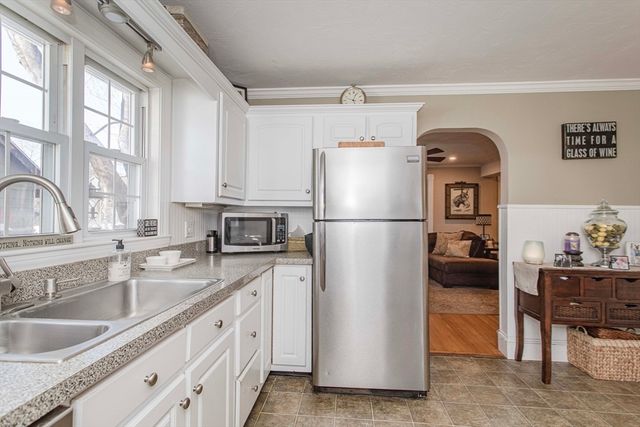 854 Brockton Ave, Abington, MA 02351