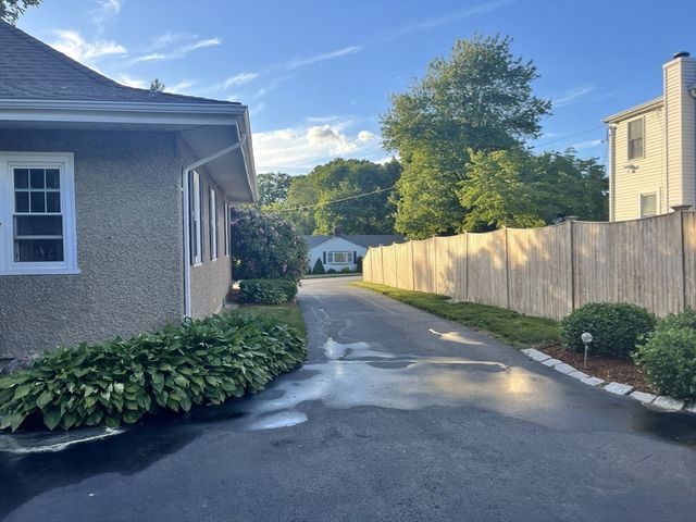 854 Brockton Ave, Abington, MA 02351