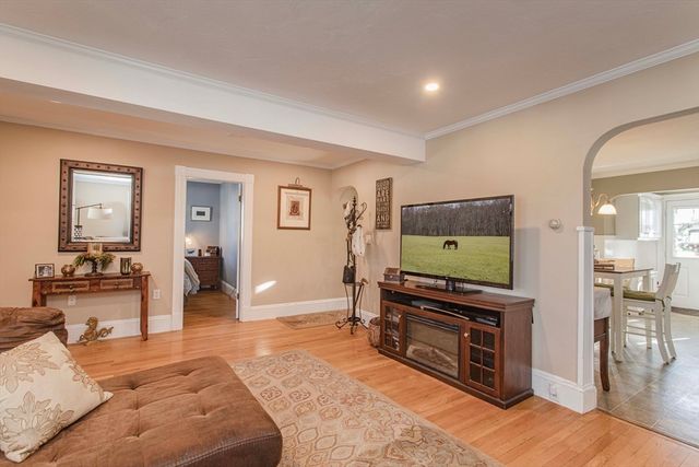 854 Brockton Ave, Abington, MA 02351