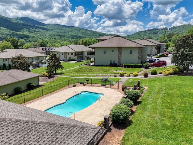 1647E Lakeview Drive, Young Harris, GA 30582