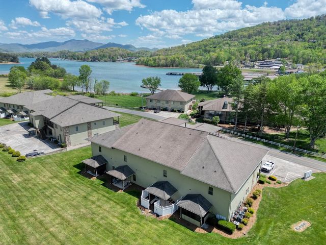 1647E Lakeview Drive, Young Harris, GA 30582