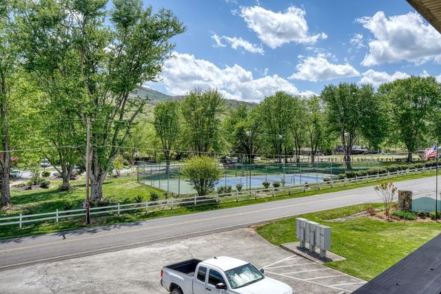 1647E Lakeview Drive, Young Harris, GA 30582