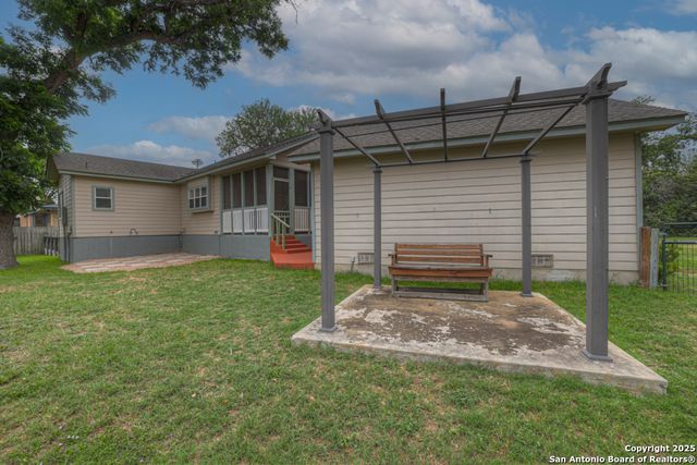 141 Rio Grande, Seguin, TX 78155