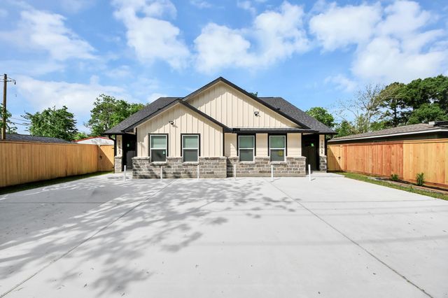 7066 Villa Street A, Houston, TX 77061