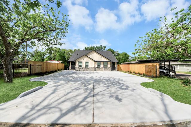 7066 Villa Street A, Houston, TX 77061