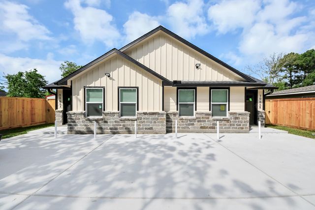 7066 Villa Street A, Houston, TX 77061