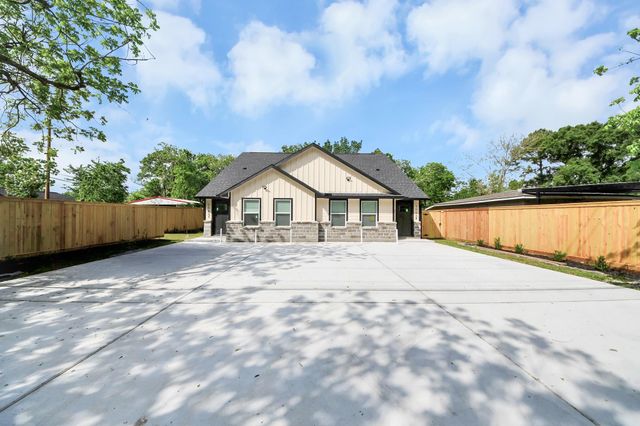 7066 Villa Street A, Houston, TX 77061