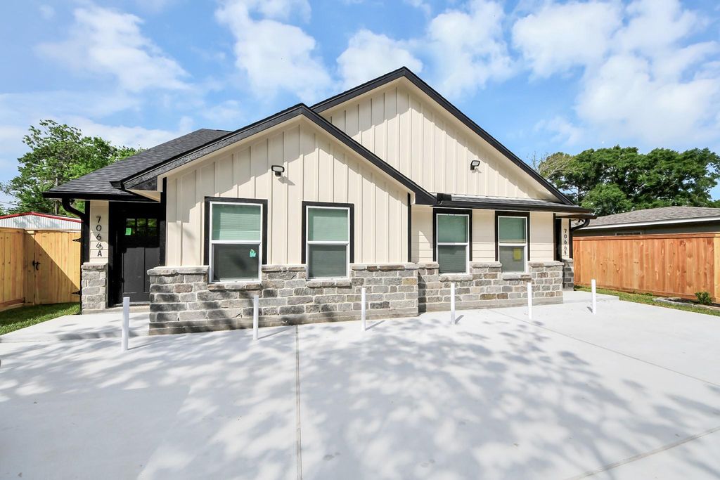 7066 Villa Street A, Houston, TX 77061