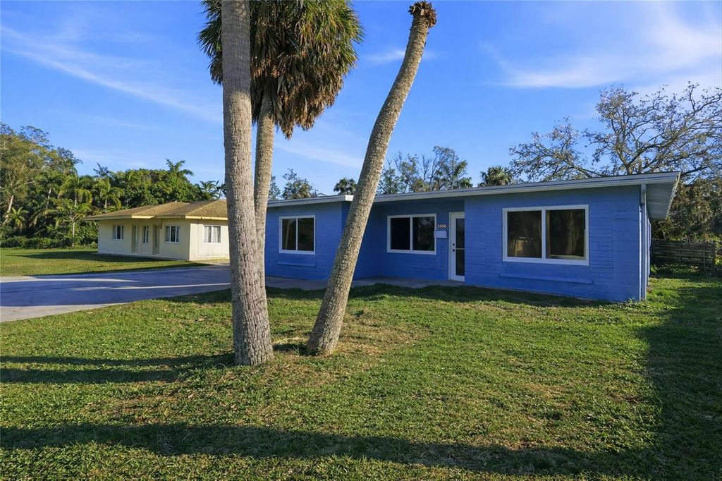 Image 1 of property listing at 1906 2ND AVENUE E, Bradenton, FL 34208